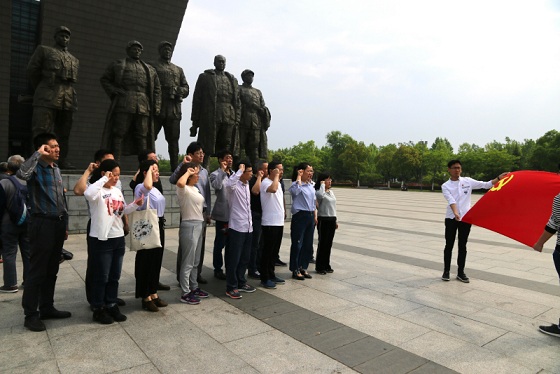 六国“党日”活动精彩纷呈